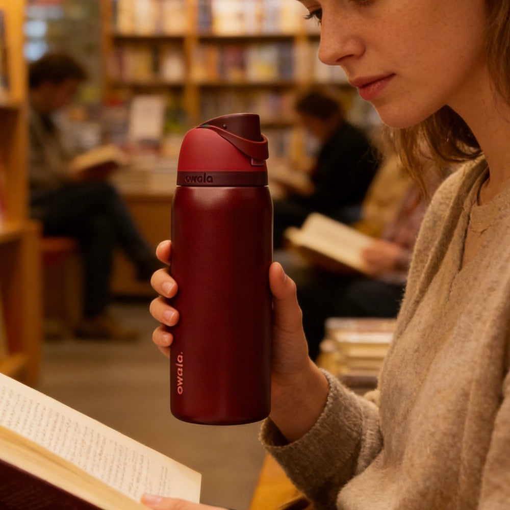 Owala Freesip 32ozInsulated Stainless Steel Water Bottle - Black Cherry