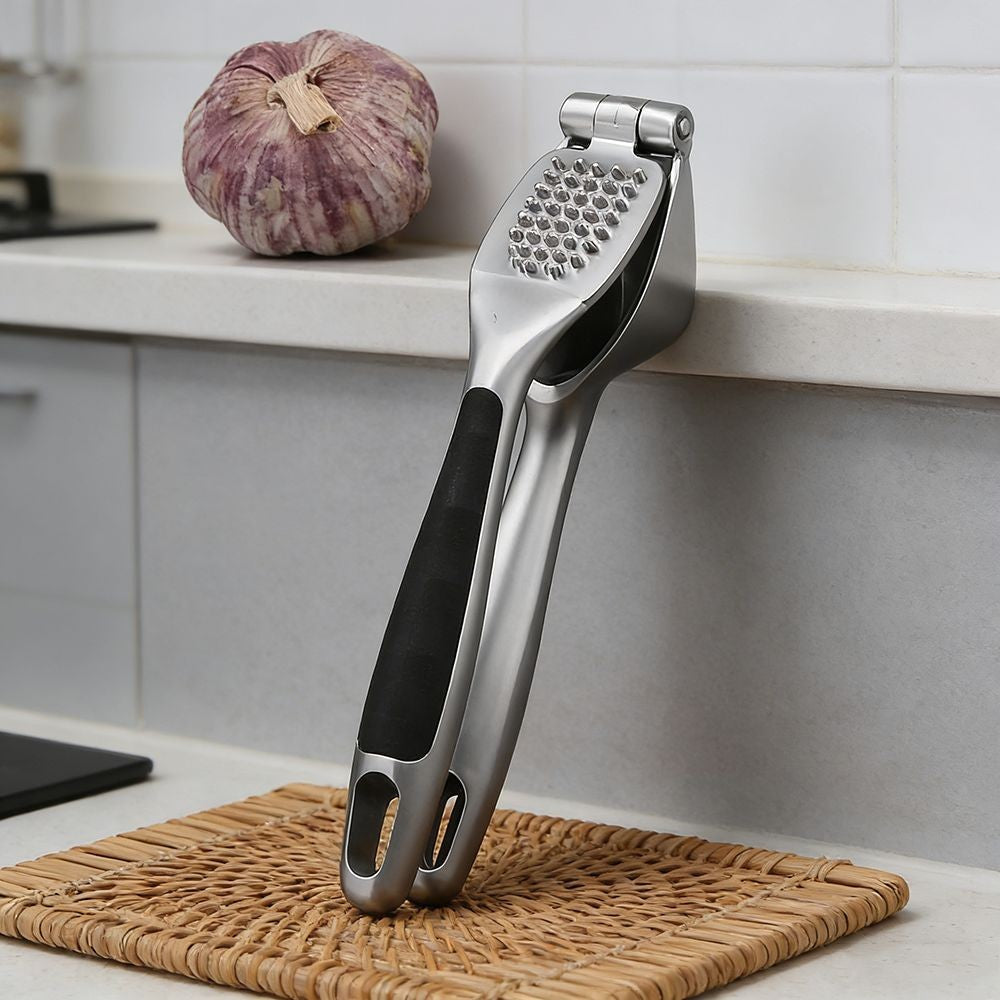 Garlic Press Zinc Alloy Garlic Mincer Crusher With Ergonomic Soft Grip Handle