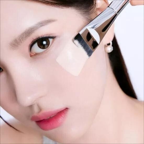 WAKEMAKE Wide Foundation Spatula Brush Professional Makeup Application Tool