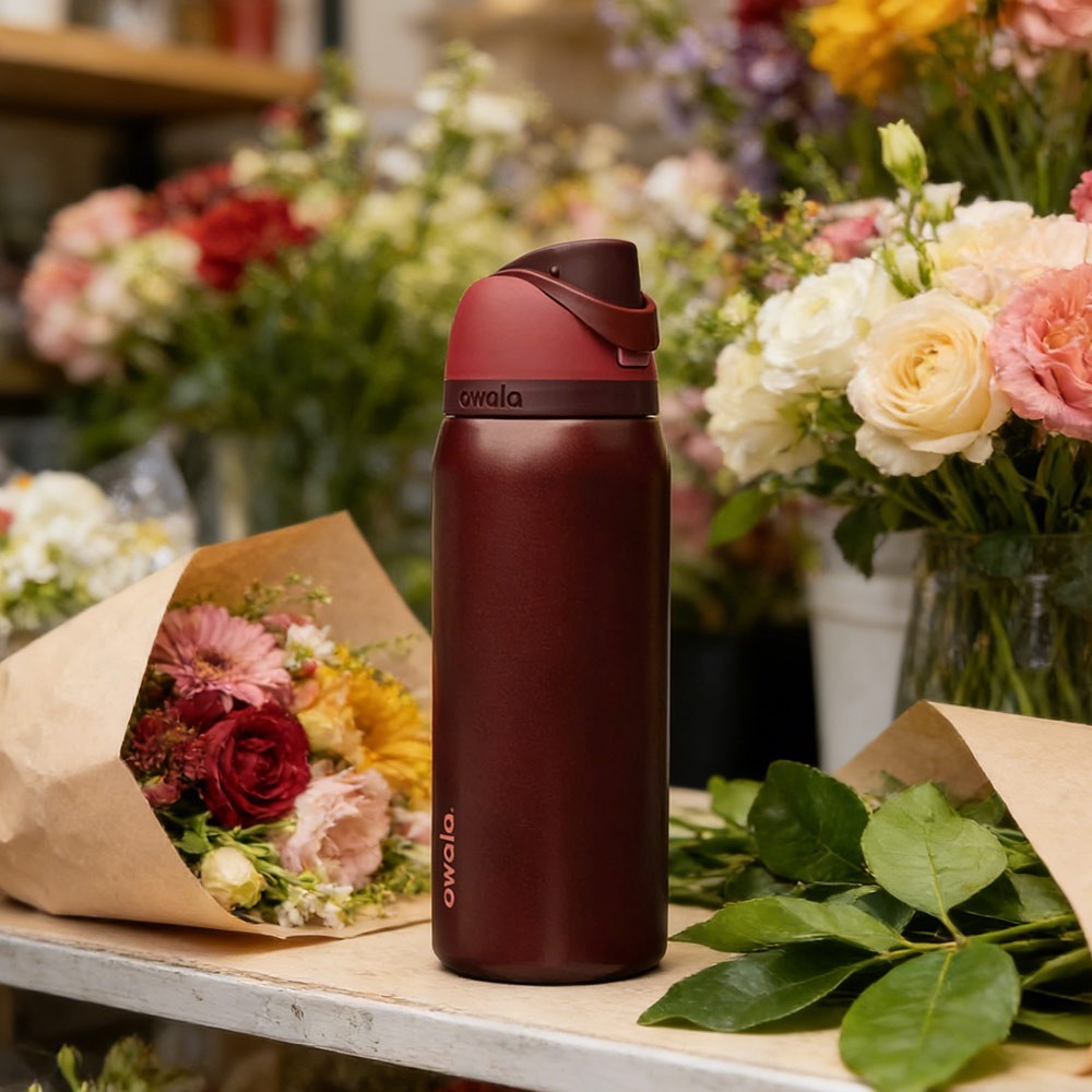 Owala Freesip 32ozInsulated Stainless Steel Water Bottle - Black Cherry