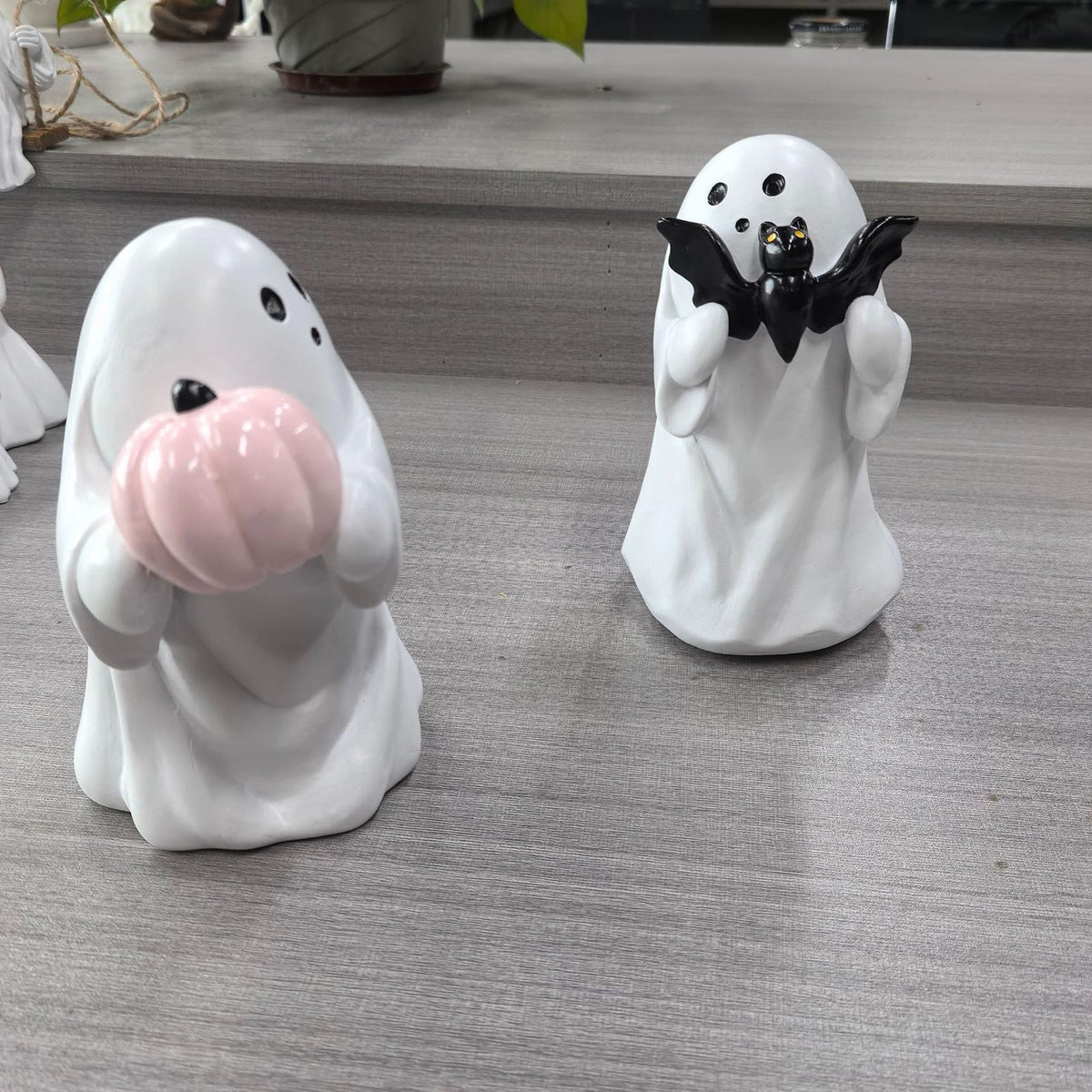 2x Ghost Statues Desktop Ornaments Halloween Decoration Art Crafts Creative