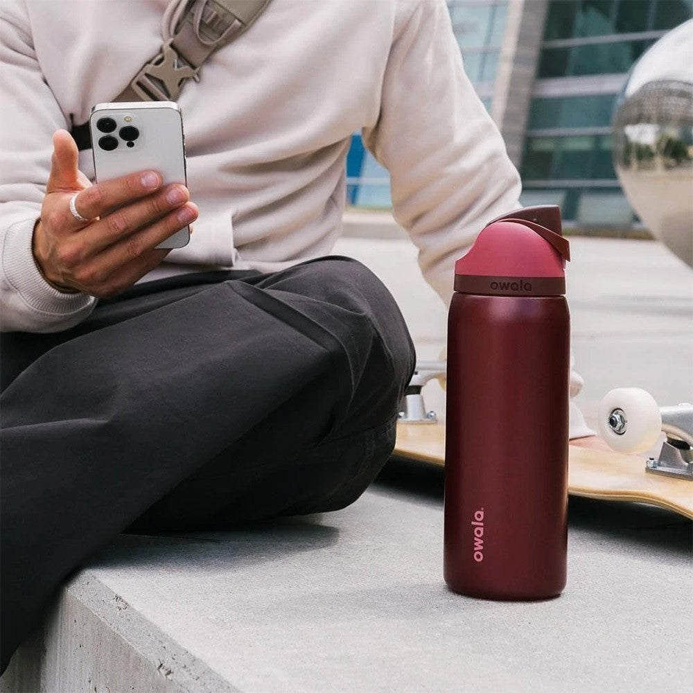 Owala Freesip 32ozInsulated Stainless Steel Water Bottle - Black Cherry