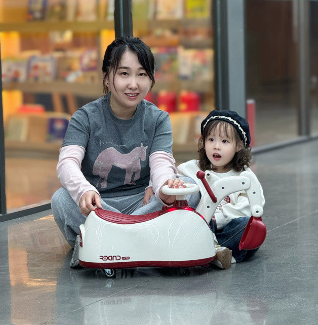 Kids Ride On Excavator Toy 3 in 1 Rocker Scooter Music Light Storage Seat