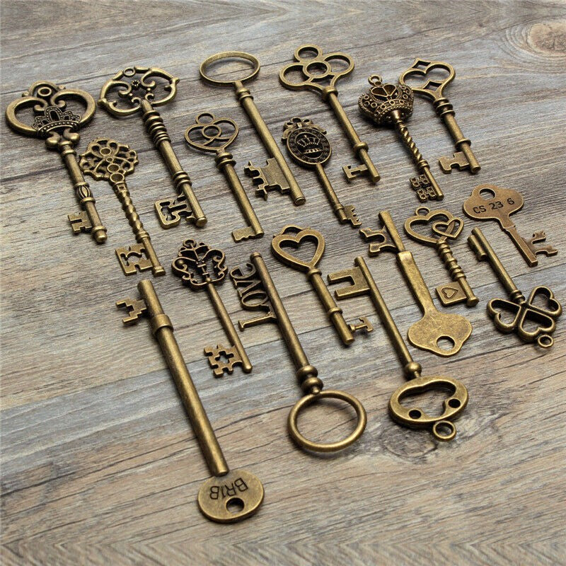 18x BIG Large Antique Vintage old Brass Skeleton Keys Lot Cabinet Barrel Lock