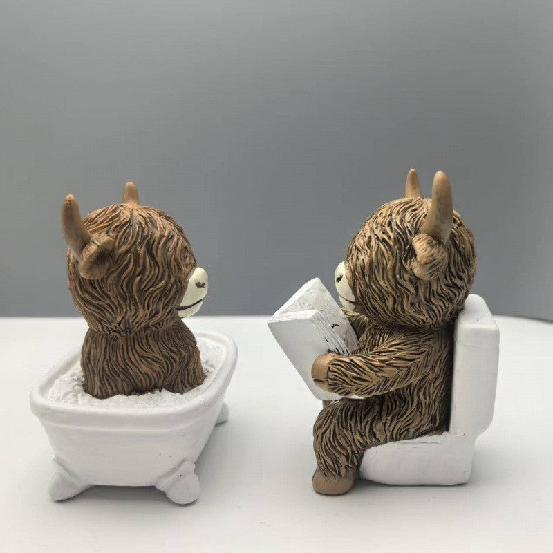 Figurine Ornament Resin Highland Cow Reading on Loo Home Decoration Gift Idea