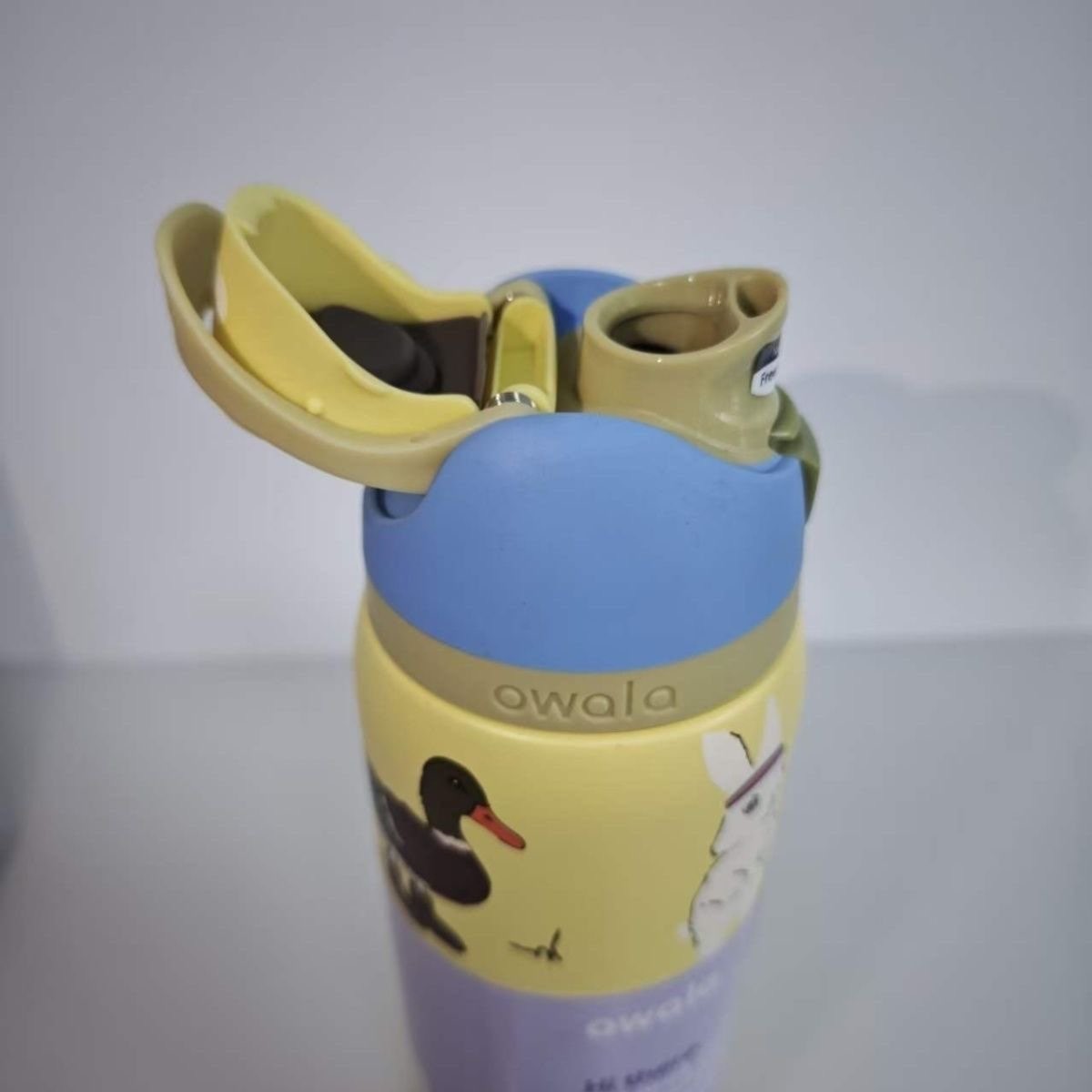 Owala 32oz Vacuum Flask FreeSip Water Bottle – UO Exclusive “Party Animals”Gifts