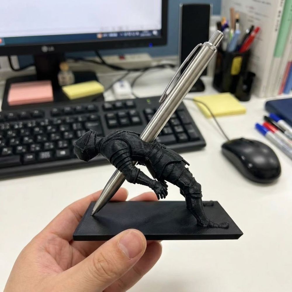 1pc Creative Pen Stand Knight Pen Holder Pencils Holder Warrior Desk Organizer