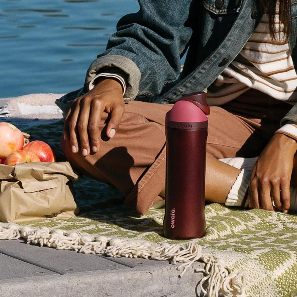Owala Freesip 32ozInsulated Stainless Steel Water Bottle - Black Cherry